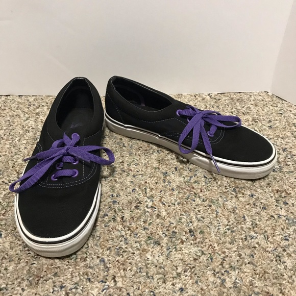 Vans Shoes - Vans black sneakers “Off the Wall” Sz 7.5
